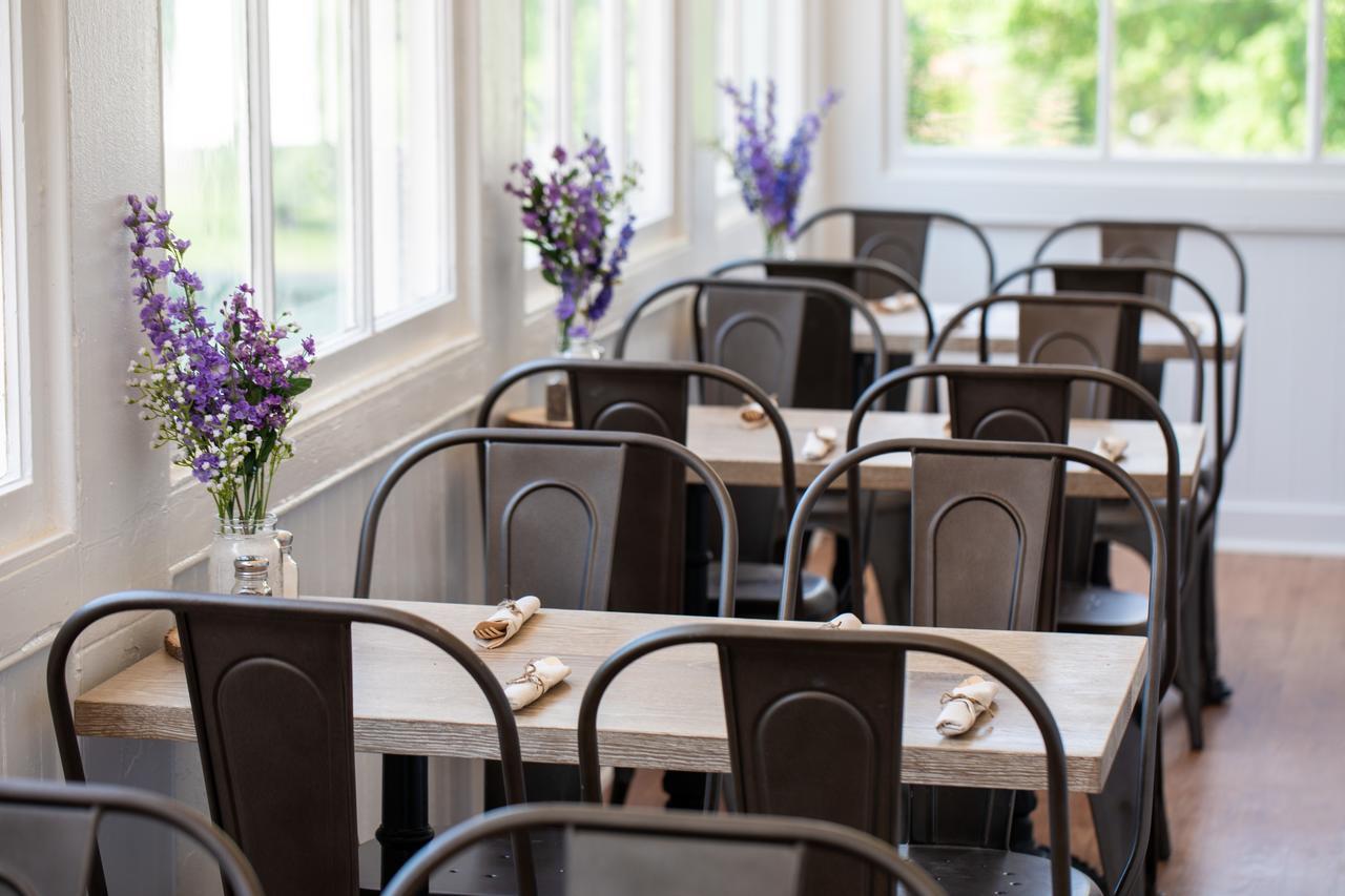 The Blackburn Inn And Conference Center Стонтон Экстерьер фото